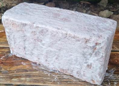 Una caja de madera
El contenido generado por IA puede ser incorrecto.