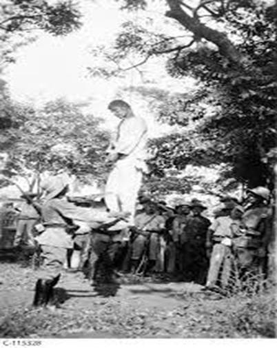 Foto en blanco y negro de un grupo de personas junto a un árbol

Descripción generada automáticamente con confianza media